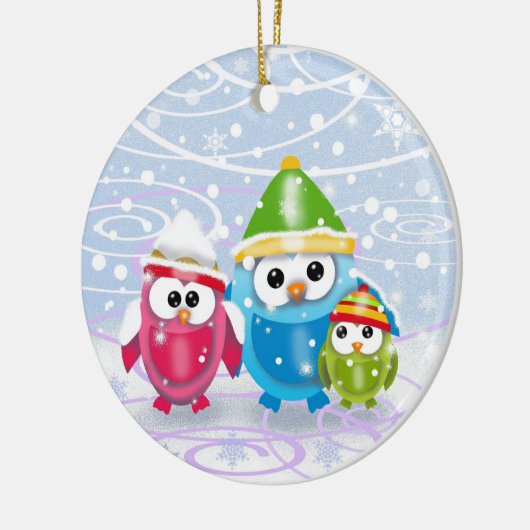 Kleine uilen in sneeuw kerstversiering keramisch ornament (Links)