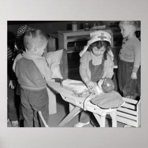 Kleine verpleegster, 1943. Oude foto Poster