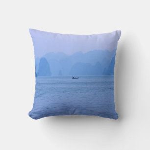 Kleine vissersboot in Ha Long Bay - Vietnam, Azië Kussen