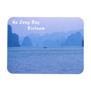 Kleine vissersboot in Ha Long Bay - Vietnam, Azië Magneet