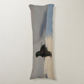 Kleine vogel op het water lichaamskussen (Voorkant Verticaal)