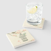 Kleine vogels op een bijkantoor en op een vogelkoo stenen onderzetter (Zijkant)