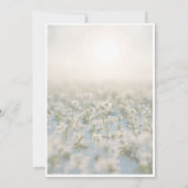 Kleine witte bloem verspreid over bedankkaart (Achterkant)