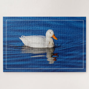 Kleine witte eend in rimpelwater legpuzzel