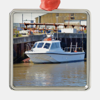 Kleine witte motorboot metalen ornament