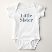 Kleine zus | Dusty Blue Matching Sibling Family Romper (Voorkant)
