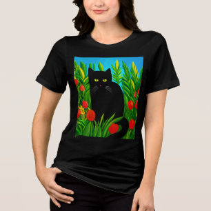Kleine zwarte kat in een tulpentuin Tri-Blend shirt