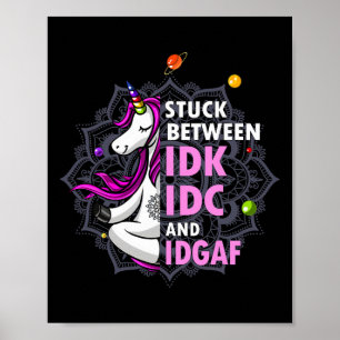 Klem tussen Idk Idc en Idgaf Eenhoorn Yoga Manda Poster