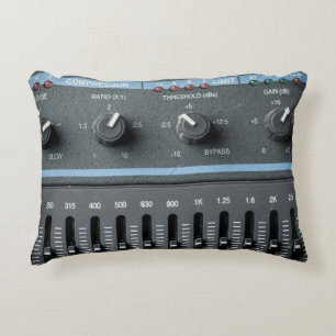 Kleurafbeelding van vele knoppen in een geluidsopn accent kussen