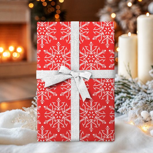 Kleurbewerkbare rode sneeuwvlokken kerstmis cadeaupapier