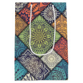 Kleurig diagonaal patroon medium cadeauzakje (Achterkant)