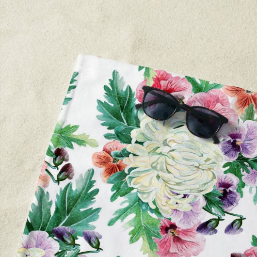 Kleurig patroon van zomerbloemen strandlaken (In situ)