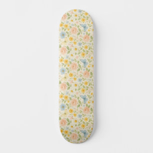 Kleurrijk bloemmotief met vlinders skateboard