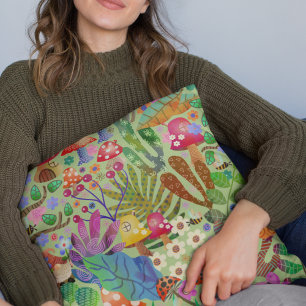 Kleurrijk en helder betoverd bos kussen