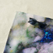 Kleurrijk gemarmerd met blauwe glitter strandlaken (In situ)