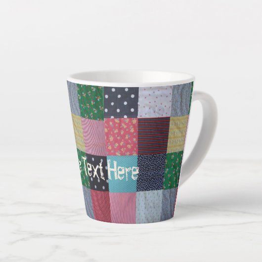 kleurrijk gevlekte vierkantjes patchwork latte mok (Rechterhoek)