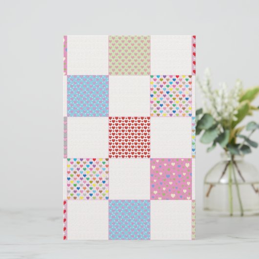 Kleurrijk hartenpatroon briefpapier (Staand voorkant)