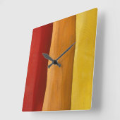 kleurrijk houtontwerp rood oranje geel spectrum vierkante klok (Hoek)