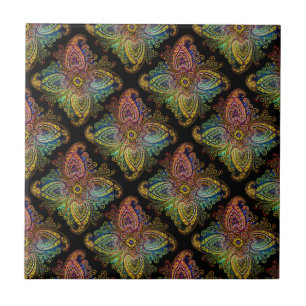 Kleurrijk paisleyontwerp op zwart tegeltje