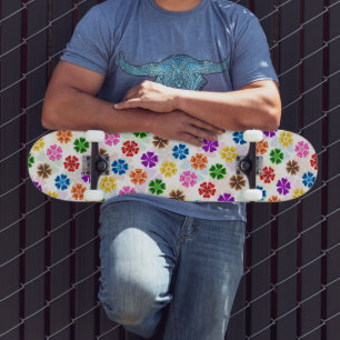 Kleurrijk Retro Regenboog Bloemen Design Wit Skateboard