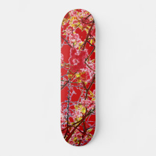 Kleurrijk roze rood abstract bloemontwerp skateboard