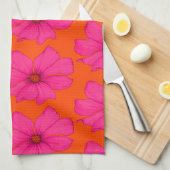 Kleurrijk Sinaasappel Roze Bloemen Modern Monogram Theedoek (Quarter Fold)