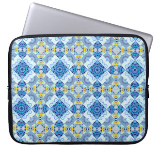 Kleurrijk symmetrisch naadloos patroon, ontwerp in laptop sleeve