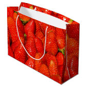 Kleurrijke aardbeien op marktscherm groot cadeauzakje (Achterkant Gekanteld)