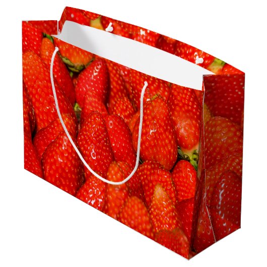 Kleurrijke aardbeien op marktscherm groot cadeauzakje (Achterkant Gekanteld)
