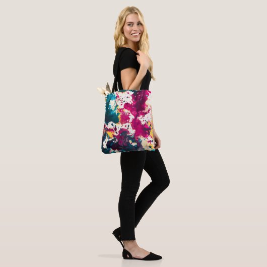 Kleurrijke Abstracte Splatter Verf Blauwgroen en M Draagtas (Op model)