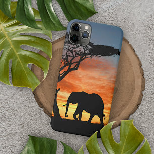 Kleurrijke Afrikaanse savanne zonsondergang olifan iPhone 15 Mini Hoesje
