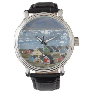 Kleurrijke architectuur van de stad, Narsaq, Horloge
