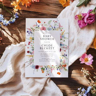 Kleurrijke babyborrel met wilde bloemen kaart