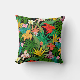Kleurrijke bloemen en palmbladeren op zwarte throw kussen