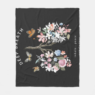 Kleurrijke bloemen, vlinders, longen illustratie. fleece deken