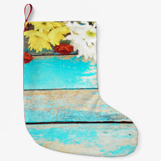 Kleurrijke bloemetjes,  houten rand. kleine kerstsok