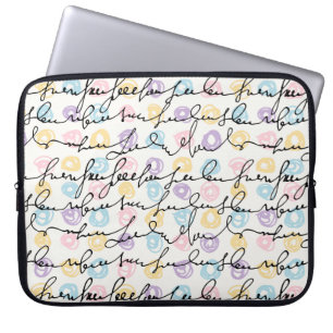 Kleurrijke cirkels en teksthandschrift laptop sleeve