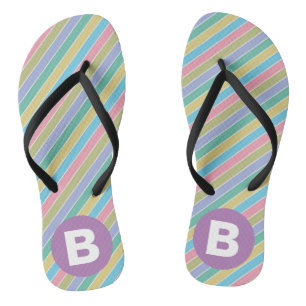 Kleurrijke diagonale snoepstrepen paarse monogram teenslippers