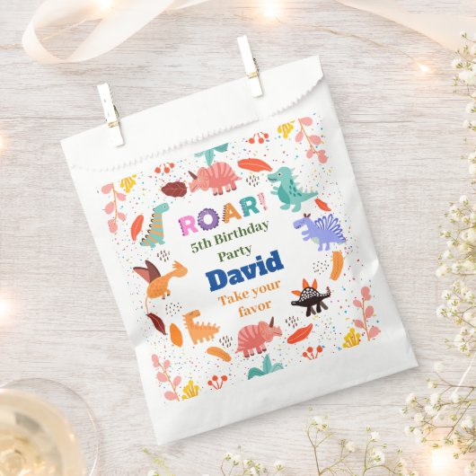 kleurrijke Dinosauriërs op verjaardagsfeestje Bedankzakje (Geknipt)