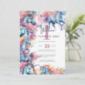 Kleurrijke eenhoorn eerste verjaardag uitnodiging (Staand voorkant)
