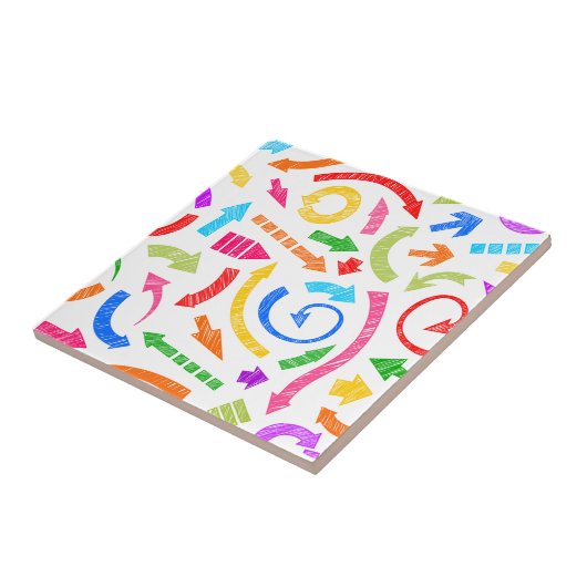 Kleurrijke gekrabbelde pijlen tegeltje (Zijkant)