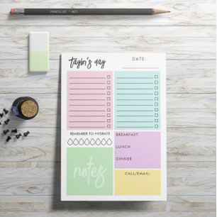 Kleurrijke georganiseerde dag om lijsten te doen m post-it® notes