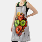 Kleurrijke gestripte tomaten op de weerstabel schort (Insitu)