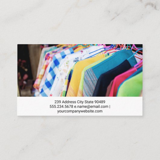 Kleurrijke hangende kleding | QR-code Visitekaartje (Achterkant)