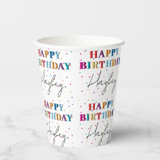 Kleurrijke Happy Birthday Custom Name Confetti Papieren Bekers (Voorkant)