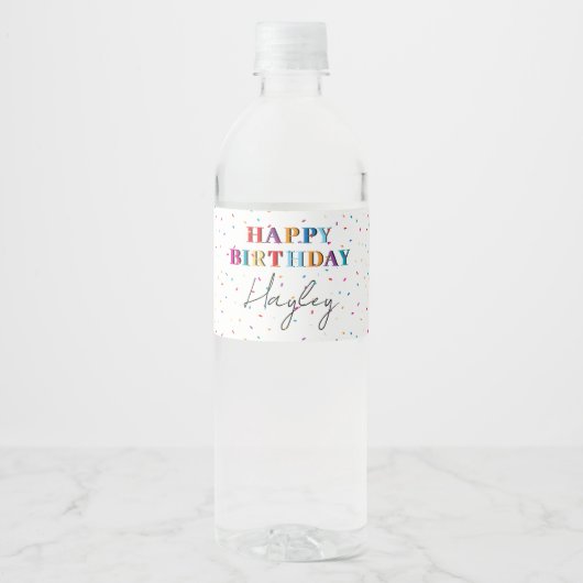 Kleurrijke Happy Birthday Custom Name Confetti Waterfles Etiket (Voorkant)