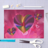 Kleurrijke harten in hartroze tissuepapier (Craft)