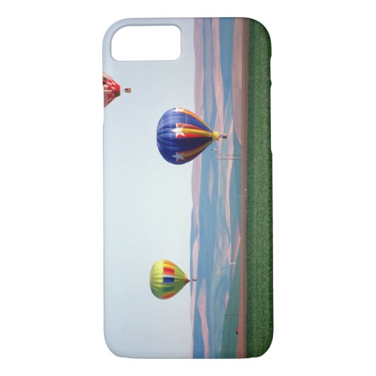 Kleurrijke heteluchtballonnen drijven over tarwe Case-Mate iPhone case (Achterkant)