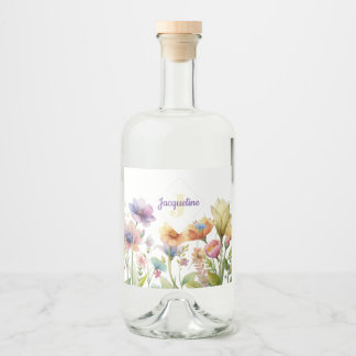 Kleurrijke Illustratie van Wilde Bloemen met Monog Likeurfles Etiket