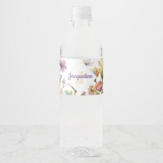 Kleurrijke Illustratie van Wilde Bloemen met Monog Waterfles Etiket